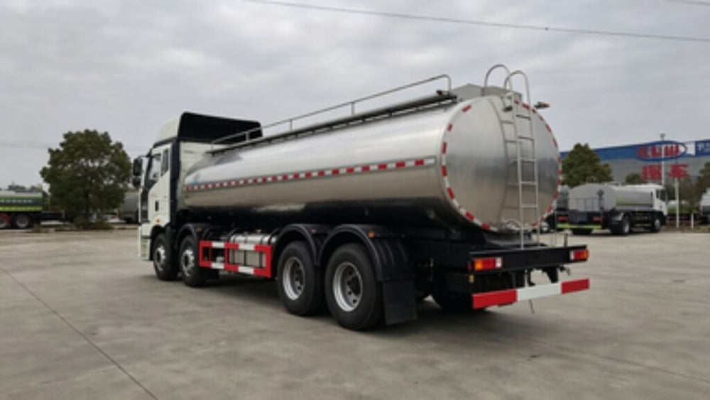 FAW Jiefang 8x4 fresh milk tank truck - rear three-quarter view