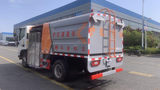 FOTON 4m³ Mid-mounted Guardrail Cleaning Truck