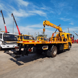 HOWO  4*2 Clearance truck with crane heavy machine