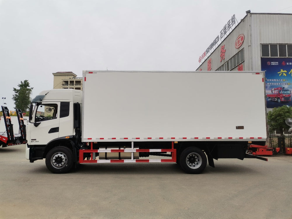 DongFeng 290HP Refrigerated Truck