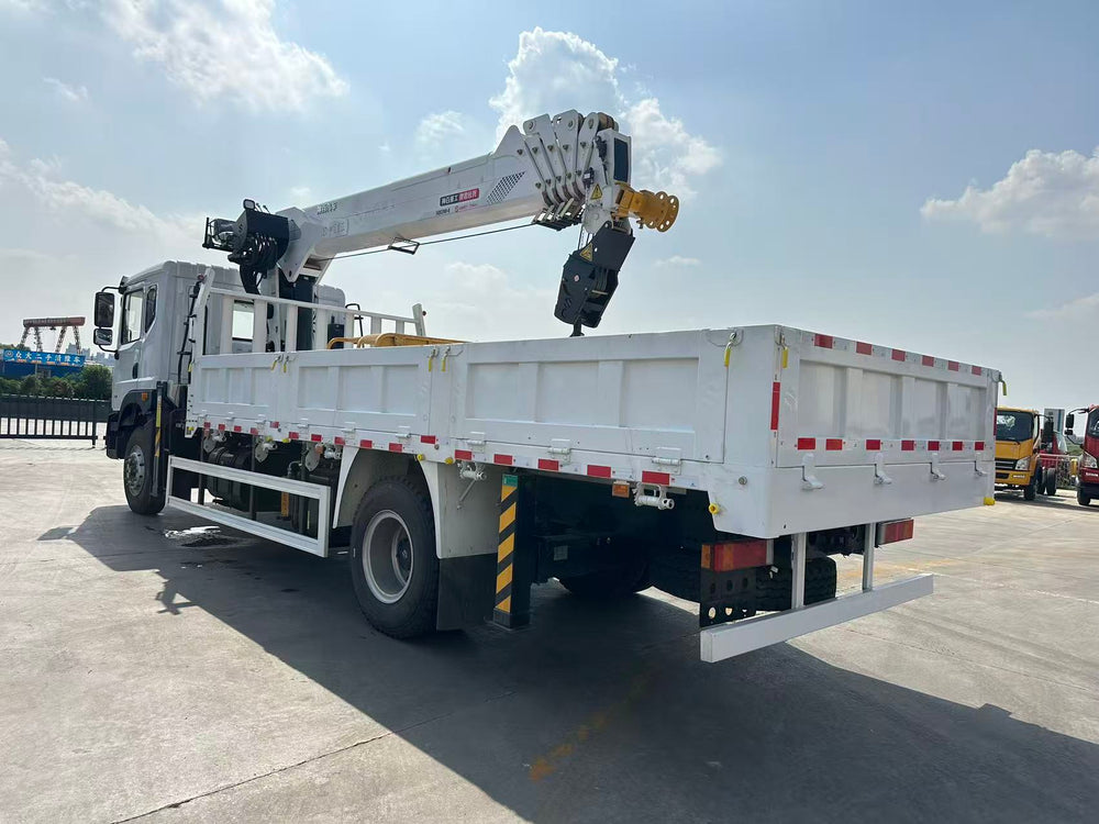 DongFeng 4×2 8T Telescopic Boom Crane