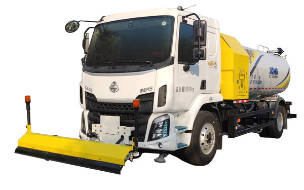 Dual-engine high pressure cleaning vehicle